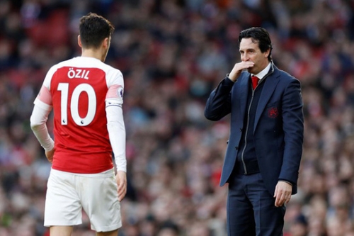 HLV Emery muốn Ozil rời khỏi Arsenal vào cuối mùa này. Ảnh: Reuters
