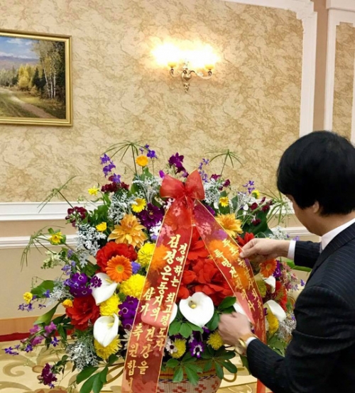 Được biết, tối qua 15-2, Đại sứ quán Triều Tiên tại Việt Nam cũng đã tổ chức kỷ niệm 77 năm ngày sinh Tổng Bí thư Kim Jong Il.