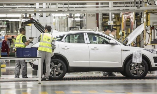 Dây chuyền lắp ráp xe Jaguar E-Pace tại nhà máy Chery JLR ở Thường Thục, Trung Quốc (Ảnh: Bloomberg)