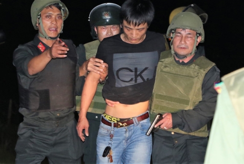 Nguyễn Thành Trung bị cảnh sát bắt giữ sau nhiều giờ cố thủ. Ảnh: Công an cung cấp.