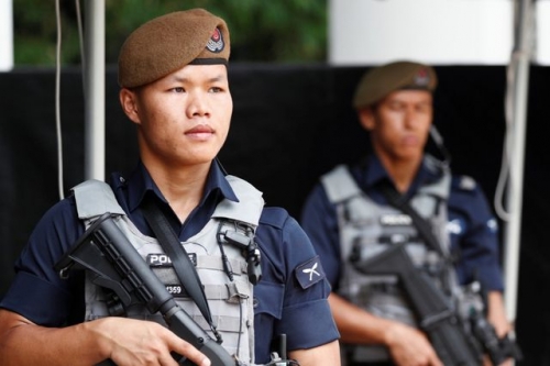 Đặc nhiệm Gurkha đứng gác tại chốt kiểm tra an ninh trong thời gian diễn ra đối thoại Shangri-la năm 2018. (Ảnh: Reuters)
