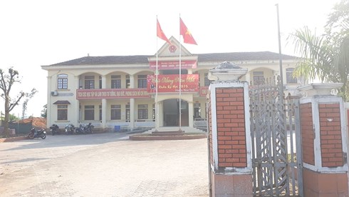 Trụ sở UBND xã Kỳ Phong vào chiều 18/2 không có mặt ông N.V.S tại phòng làm việc.