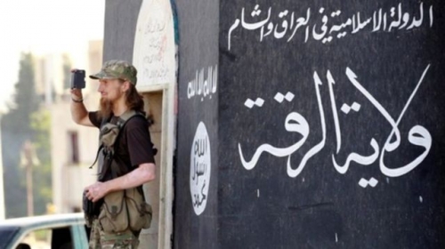 Cờ đen của tổ chức khủng bố Hồi giáo cực đoan IS. Ảnh: Reuters.