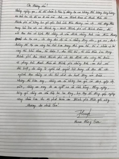 Bí thư Thành đoàn TP HCM Phạm Hồng Sơn bày tỏ niềm thương tiếc vô hạn khi viết những dòng chữ trên vào sổ tang