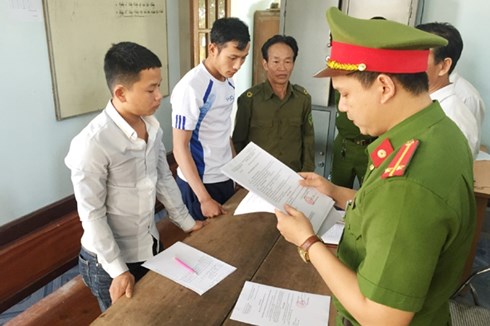 Đối tượng Phạm Xuân Tú và Nguyễn Kim Nhật tại cơ quan điều tra.