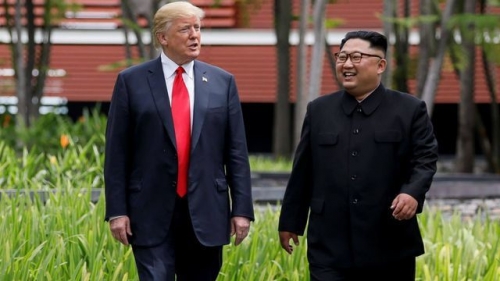 Tổng thống Mỹ Donald Trump và Chủ tịch Triều Tiên Kim Jong-un họp thượng đỉnh lần đầu tại Singapore. (Ảnh: Reuters)