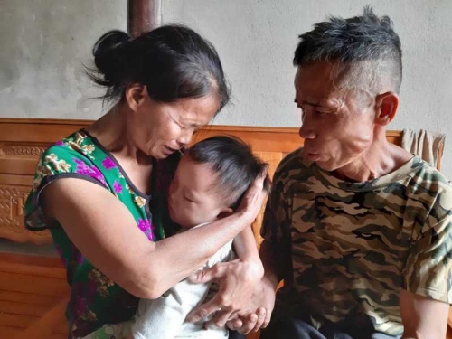 Bố mẹ chồng chị Hương đau đớn, cầu mong con dâu tai qua nạn khỏi