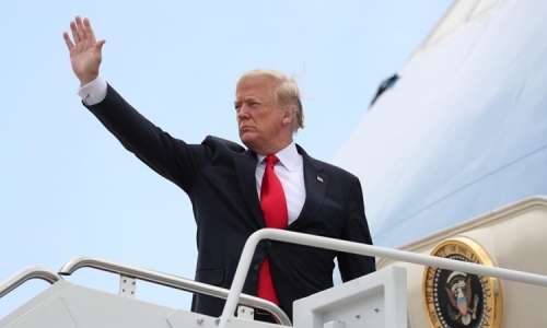 Trump lên chuyên cơ Air Force One tại căn cứ Andrews ở Maryland, Mỹ tháng 5/2018. Ảnh: Reuters.