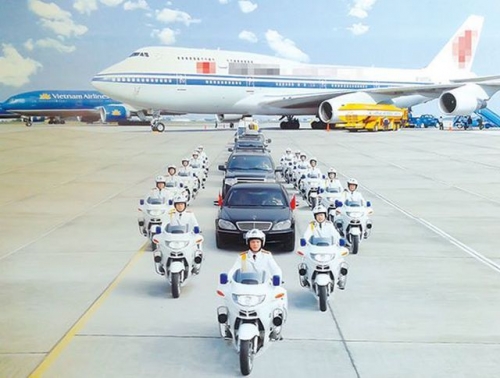 Đoàn môtô hộ tống đón khách quốc tế tại sân bay Nội Bài. (Ảnh tư liệu BTL Cảnh vệ).