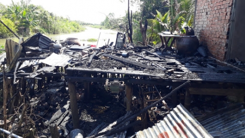 Căn nhà có diện tích khoảng 80 m2 của ông Liệt bị cháy thành tro