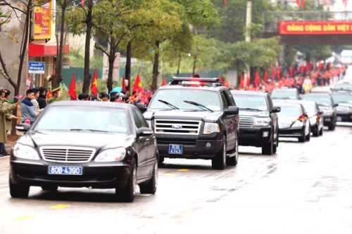 Đoàn xe của Chủ tịch Triều Tiên rời khỏi nhà ga Đồng Đăng. Ảnh: Gia Chính
