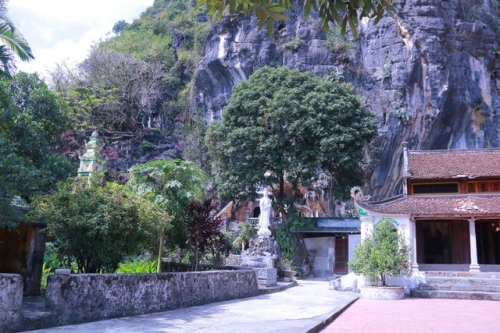 Những năm gần đây, ngôi chùa thiêng Bàn Long luôn hút nhiều du khách trong và ngoài nước đến vãn cảnh chùa, tham quan, lễ phật. Ngôi chùa nằm gần bên bến thuyền Tràng An lại cổ xưa và linh thiêng nên rất hút khách.