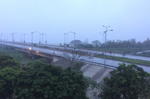 Quốc lộ 1 hướng Lạng Sơn - Hà Nội đã cấm phương tiện và người tham gia giao thông. Ảnh: Kiều Dương