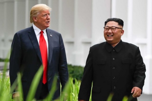 Tổng thống Donald Trump và nhà lãnh đạo Kim Jong un gặp nhau tại Singapore năm 2018 (Ảnh: Reuters)