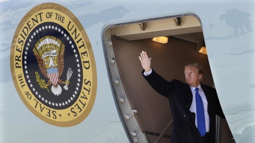 Tổng thống Donald Trump lên đường đến Việt Nam để tham dự thượng đỉnh Mỹ - Triều lần hai - Ảnh: AP