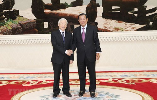 Tổng Bí thư, Chủ tịch nước Nguyễn Phú Trọng hội kiến Thủ tướng Chính phủ Hoàng gia Campuchia Samdech Hun Sen Ảnh: TTXVN