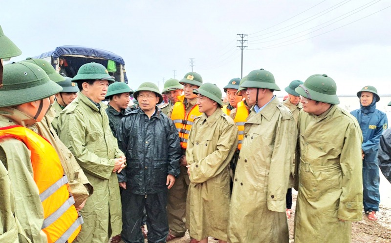 Phó Thủ tướng Mai Văn Chính kiểm tra, chỉ đạo công tác ứng phó mưa lũ tại Hà Tĩnh