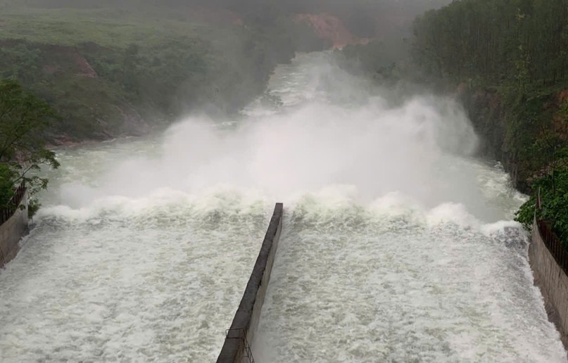 Hà Tĩnh: Hồ Kẻ Gỗ tăng lưu lượng xả do mực nước sắp chạm ngưỡng thiết kế