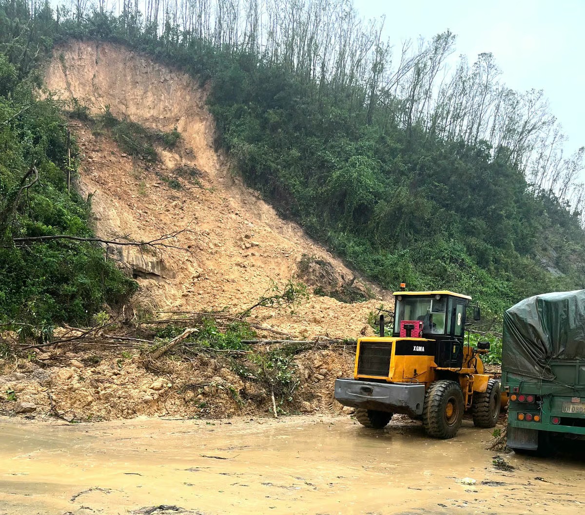 Hà Tĩnh: Tiếp tục sạt lở núi tại khu vực Vũng Áng