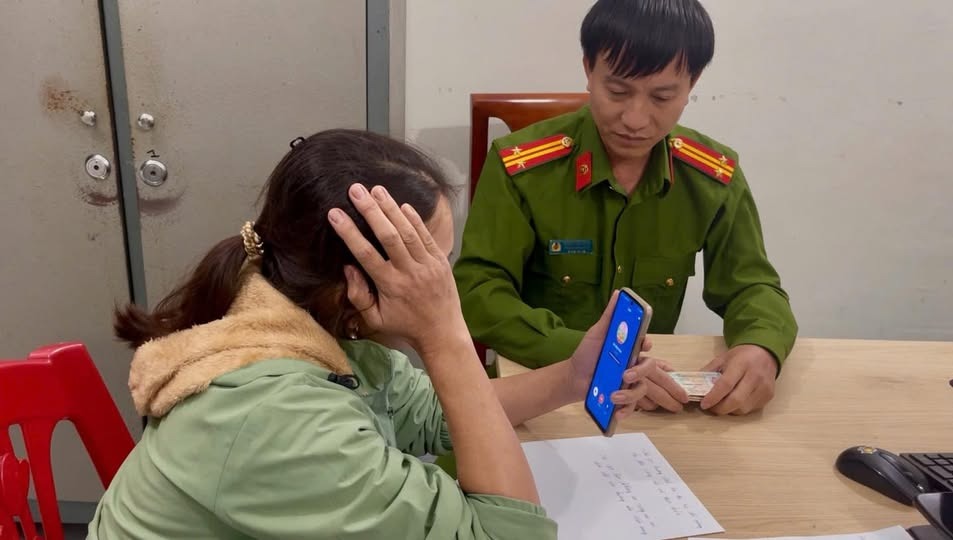 Trưởng Công an xã kịp thời ngăn chặn vụ l/ừ/a đ/ả/o c.h.i.ế.m đ.o.ạ.t tài sản