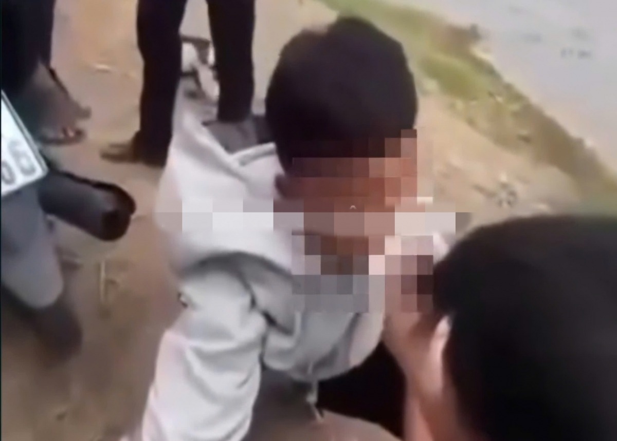 Điều tra vụ nam sinh lớp 10 bị bạn đánh, nhét băng vệ sinh vào miệng ở An Giang