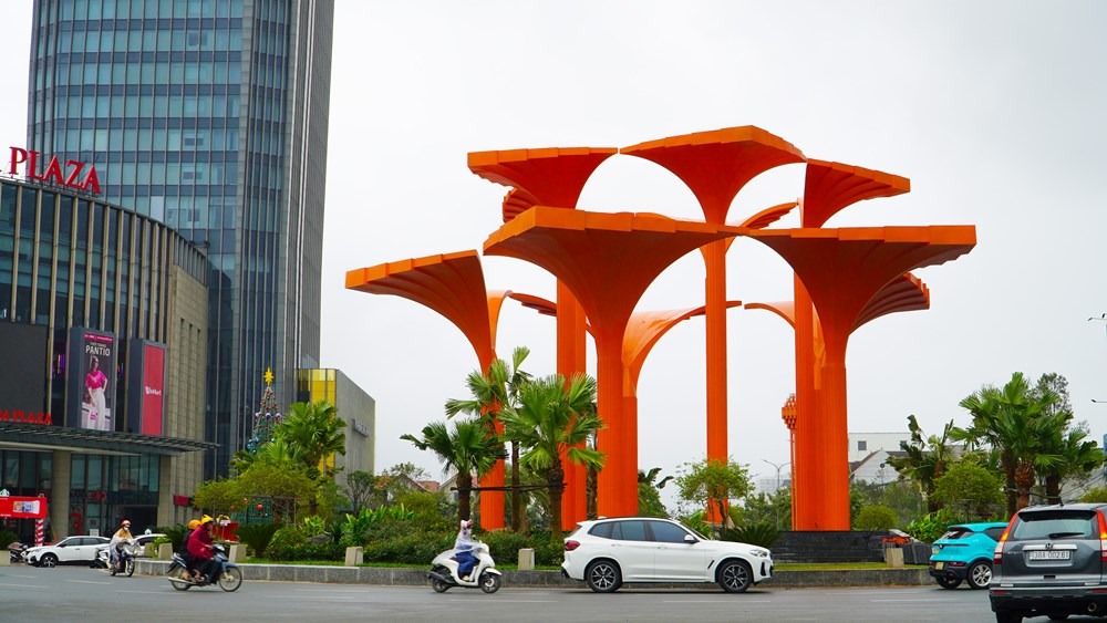 Khen, chê vòng xuyến 12 tỉ tại Hà Tĩnh: Khi điểm nhấn đô thị trở thành tâm điểm tranh luận