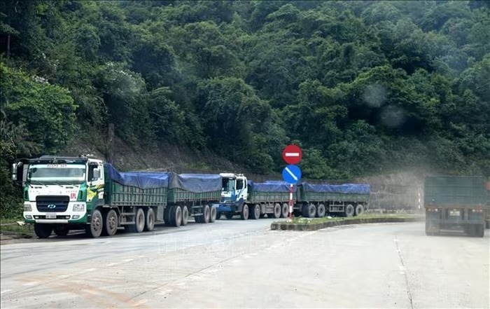 Lỗ hổng trong quản lý, kiểm soát xe 'hai khúc' biển số Lào - Bài 1: Hạ tầng giao thông trả giá đắt