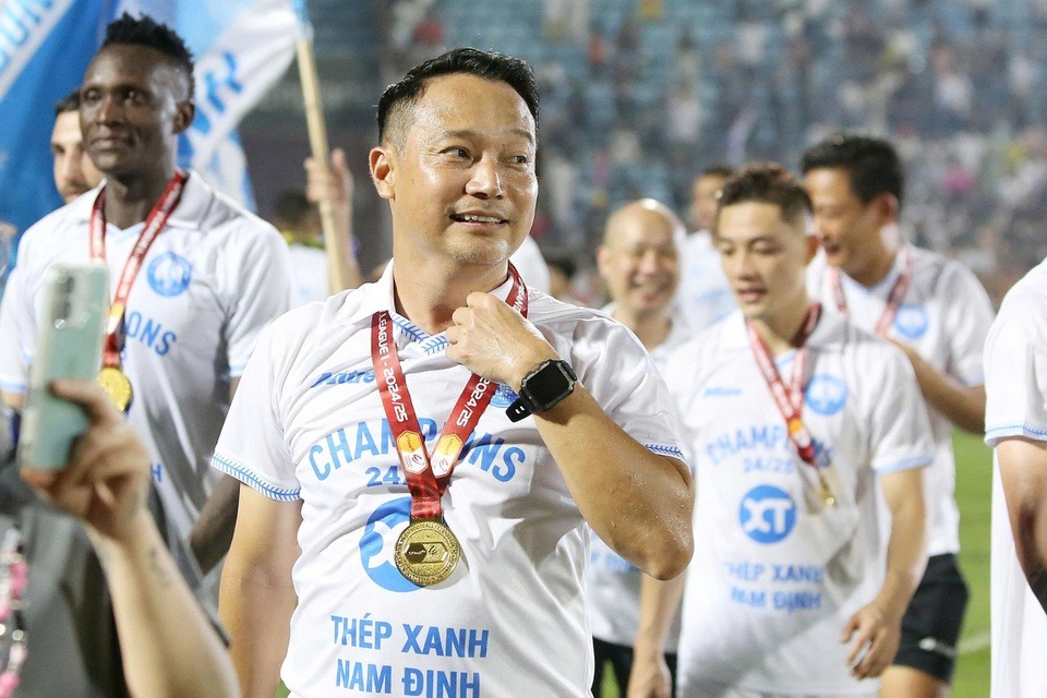 Nam Định vững ngôi, V.League nhiều biến động
