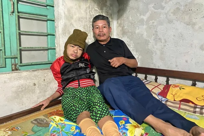 Gia đình nghèo oằn mình chống chọi với bệnh tật