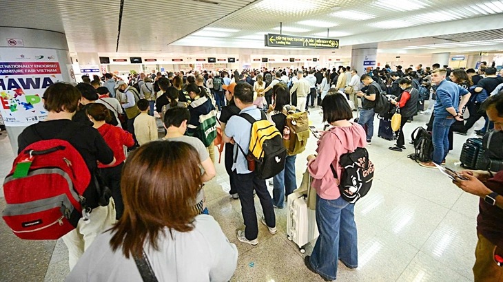 Vé máy bay Tết: Số chuyến bay tăng kỷ lục nhưng giá vé không hạ nổi
