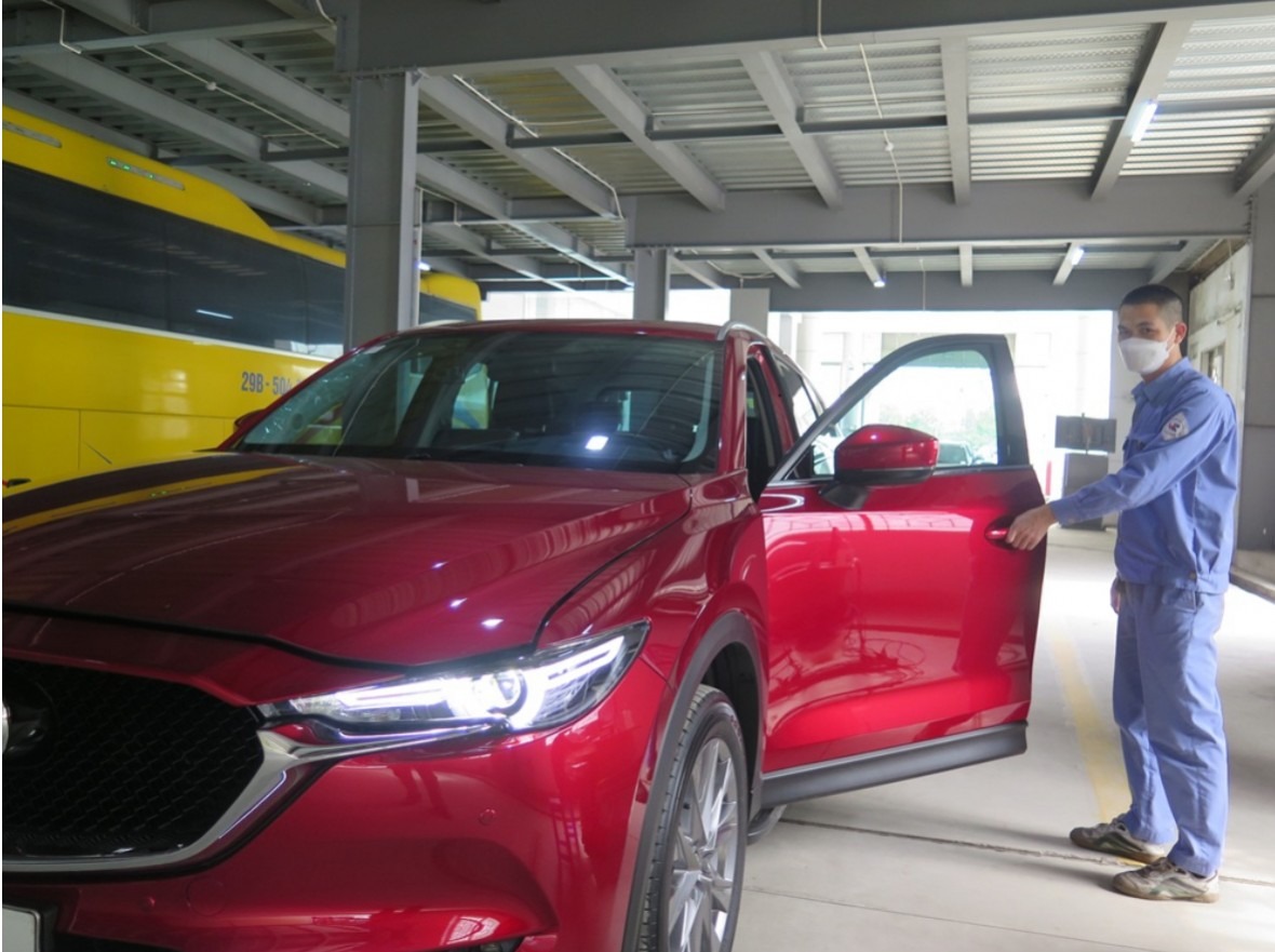 Chính thức bỏ dán tem phí đường bộ trên kính xe ô tô