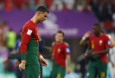 Ronaldo lủi thủi bỏ về phòng thay đồ khi đồng đội ăn mừng chiến thắng