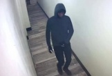 Video: Cuống cuồng nhảy xuống từ tầng 2 khách sạn, tên cướp ngã sấp mặt xuống đường
