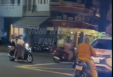 Thầy chùa chạy xe máy lạng lách, đánh nhau với người đi đường