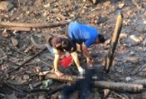 Đang kéo lưới trên sông, hoảng hồn bắt gặp thi thể cô gái trẻ