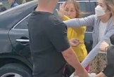Cô gái bị nhóm người cắt tóc, lột đồ giữa đường