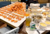 7 người Trung Quốc ăn 300 con cua, 80 phần tráng miệng, 50 quả sầu riêng