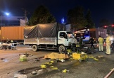 Xe tải tông hàng loạt xe máy dừng đèn đỏ, một người chết tại chỗ
