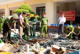 Công an Hương Sơn tiêu hủy lượng lớn vũ khí, vật liệu nổ
