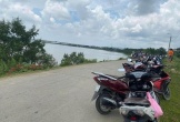 Người đàn ông mặc áo bảo hộ lao động chết trôi trên sông