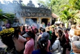 Hà Tĩnh: Hàng vạn người tới đền thờ Chế thắng Phu nhân cầu bình an
