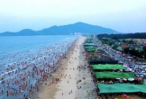 Hà Tĩnh: Bãi biển đông kín người dịp nghỉ lễ