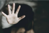 Hai thiếu nữ bị cưỡng hiếp liên tục trong 5 tháng, 3 trong 9 nghi phạm là người không ai ngờ tới