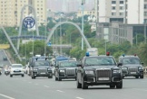 Hình ảnh cận cảnh đoàn 'siêu xe' đặc chủng phục vụ Tổng thống Nga Putin di chuyển trên đường phố Hà Nội