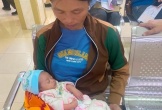 Rớt nước mắt nhìn mẹ nghèo cầu xin cộng đồng cứu lấy đôi chân cho bé gái sơ sinh