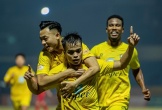 Hòa vất vả Hà Tĩnh, Thanh Hóa nguy cơ mất ngôi đầu V-League