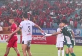Cầu thủ Đà Nẵng truyền tay nhau ‘mẩu giấy lạ’