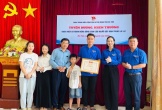 Hà Tĩnh: Trao bằng khen cho thanh niên dũng cảm cứu trẻ bị nước lũ cuốn trôi