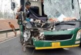 Xe khách n.á.t đ.ầ.u sau v.a c.h.ạ.m với xe đầu kéo trên cao tốc