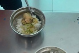 Phụ huynh nói bữa ăn bán trú 'không xứng tiền', trường phản hồi